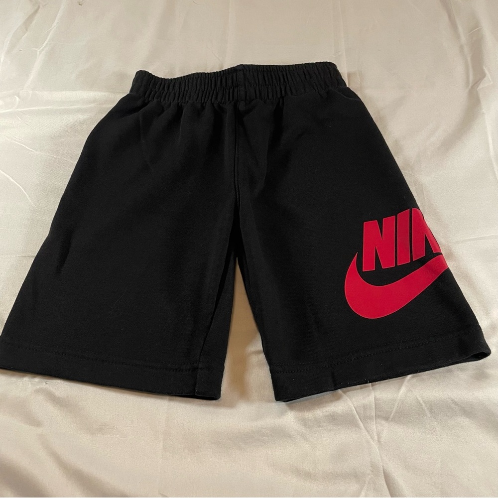 Nike Boys Black Red Futura Logo Jersey Active Shorts Size 7 6-7YRS E870-R1N 423